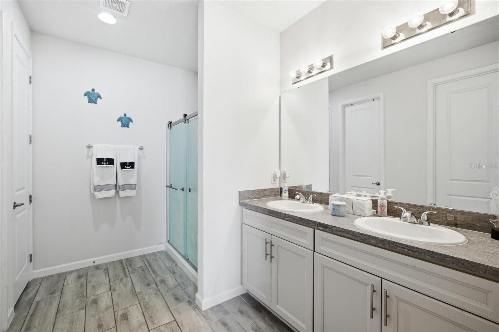 Image 22 of 29 For 120 Summershore Drive