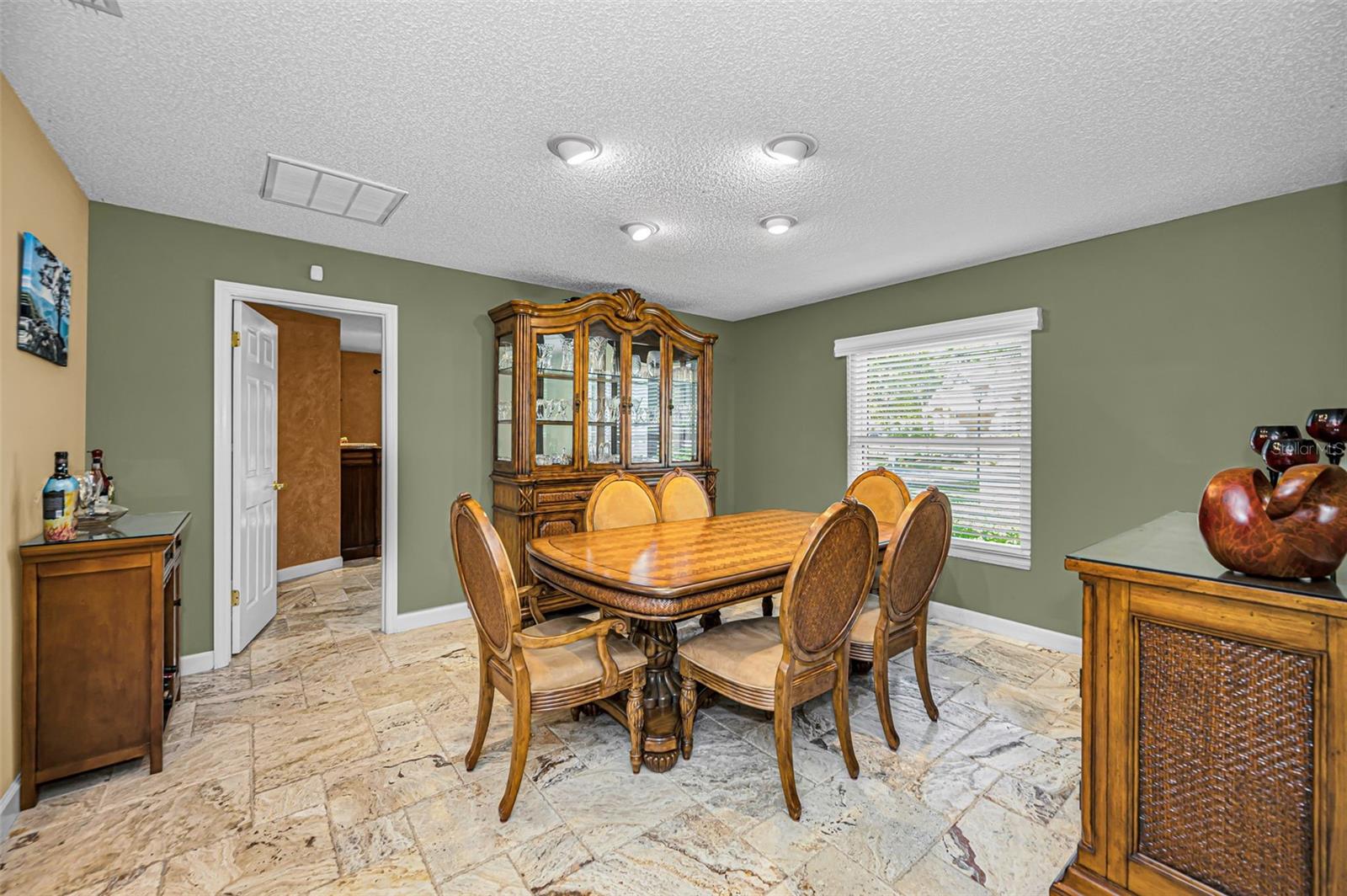 Listing photo id 11 for 3216 Harvest Moon Drive