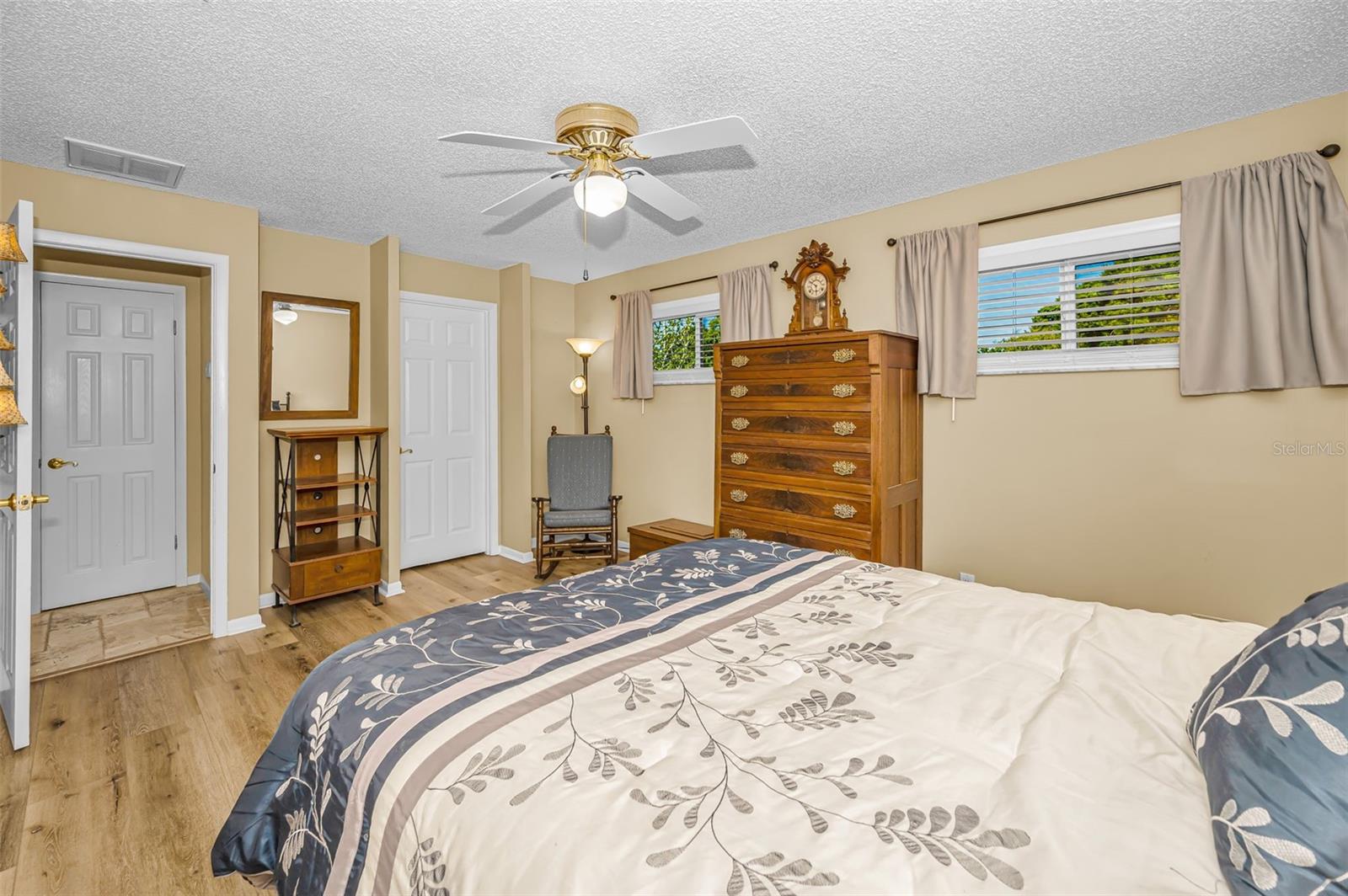 Listing photo id 39 for 3216 Harvest Moon Drive