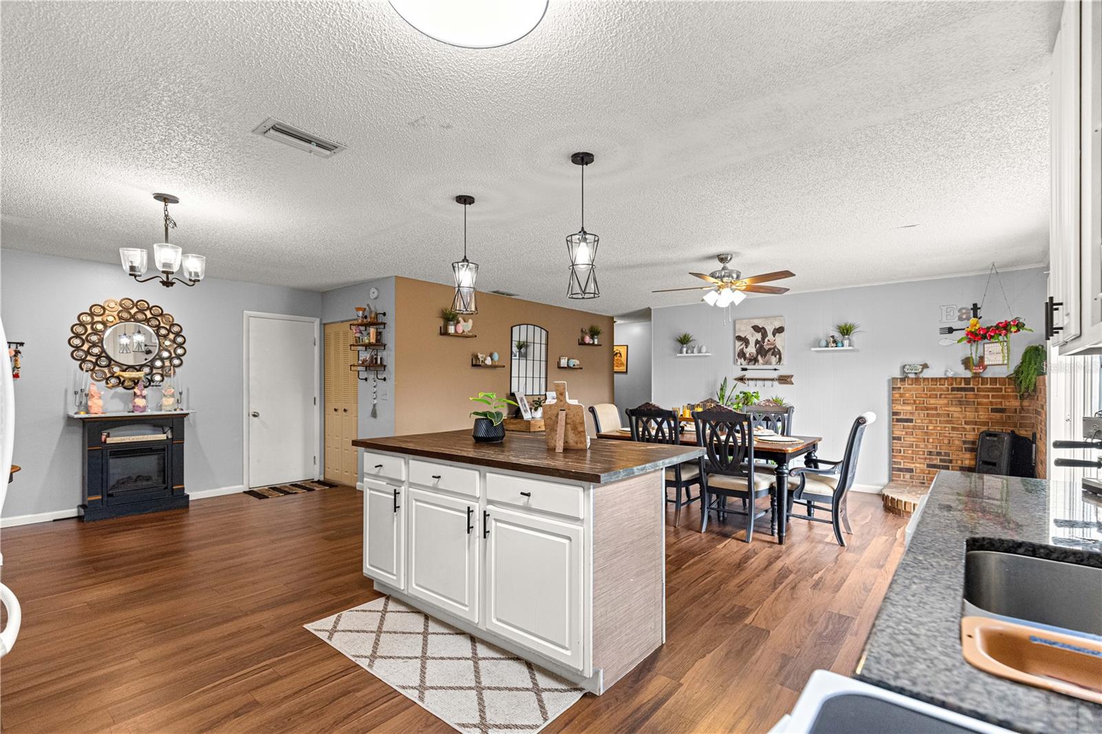 Image 16 of 30 For 508 Emerald Road