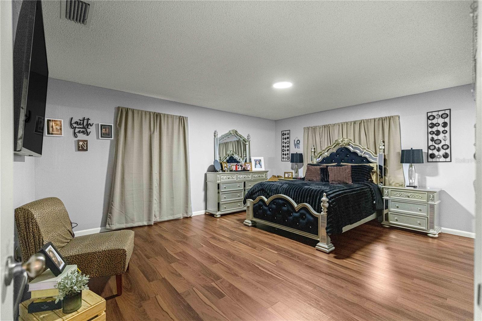 Image 8 of 30 For 508 Emerald Road