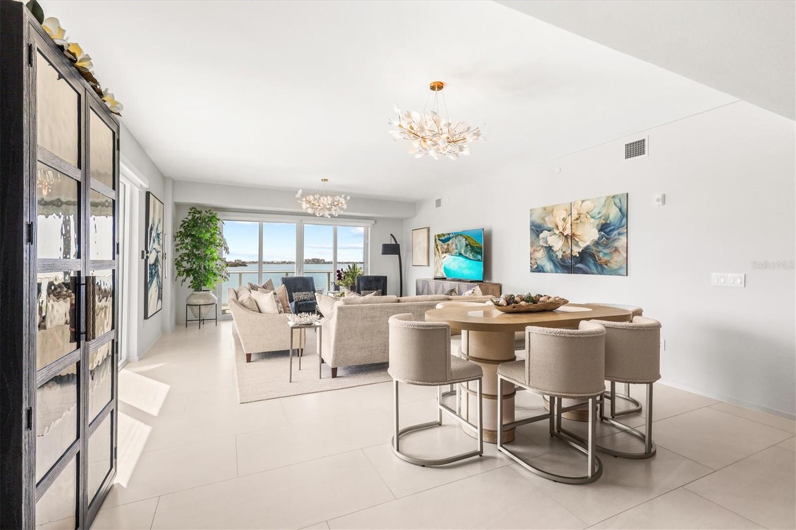 Listing photo id 8 for 1020 Sunset Point Road 303