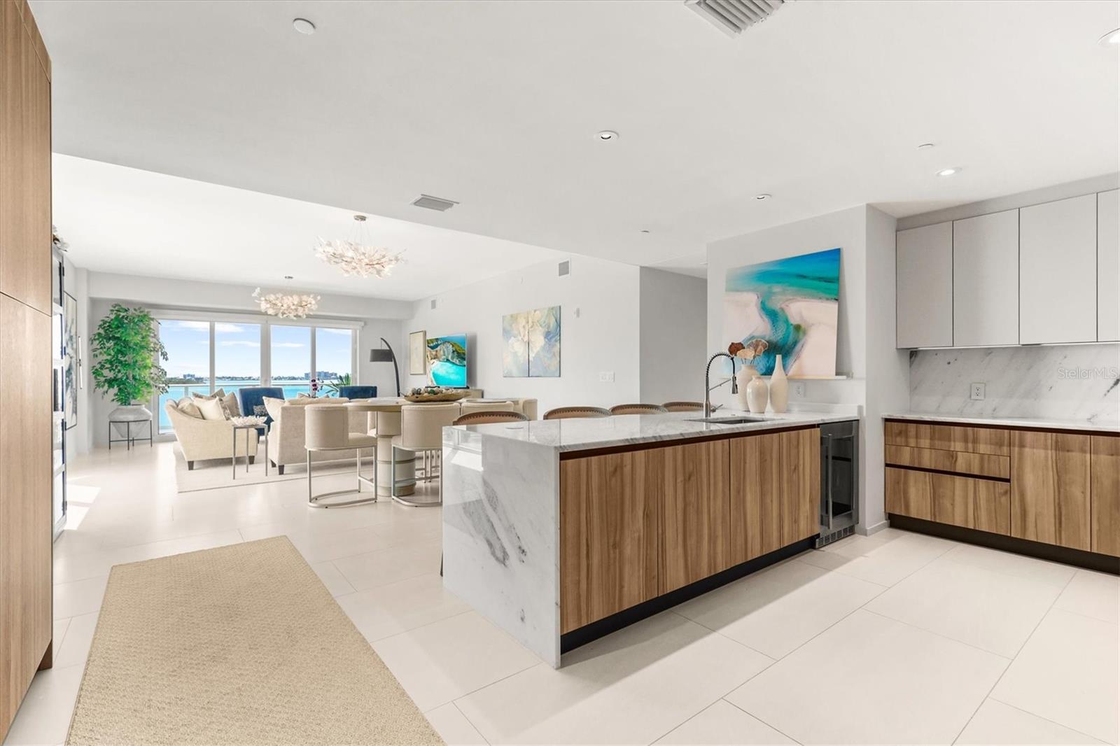 Listing photo id 10 for 1020 Sunset Point Road 303