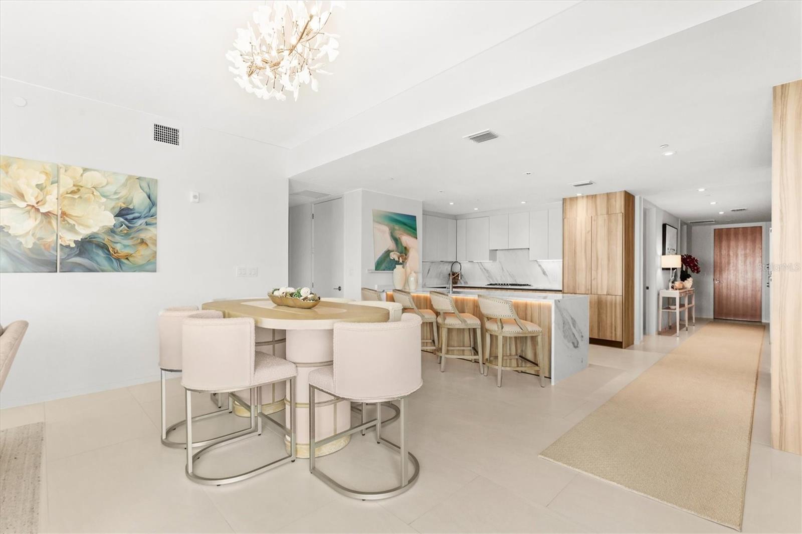 Listing photo id 15 for 1020 Sunset Point Road 303