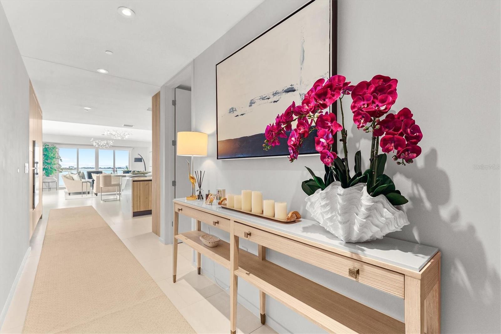 Listing photo id 16 for 1020 Sunset Point Road 303