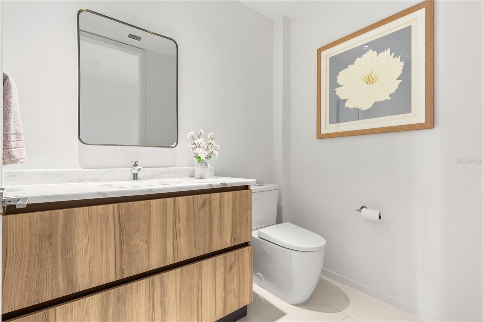 Listing photo id 17 for 1020 Sunset Point Road 303