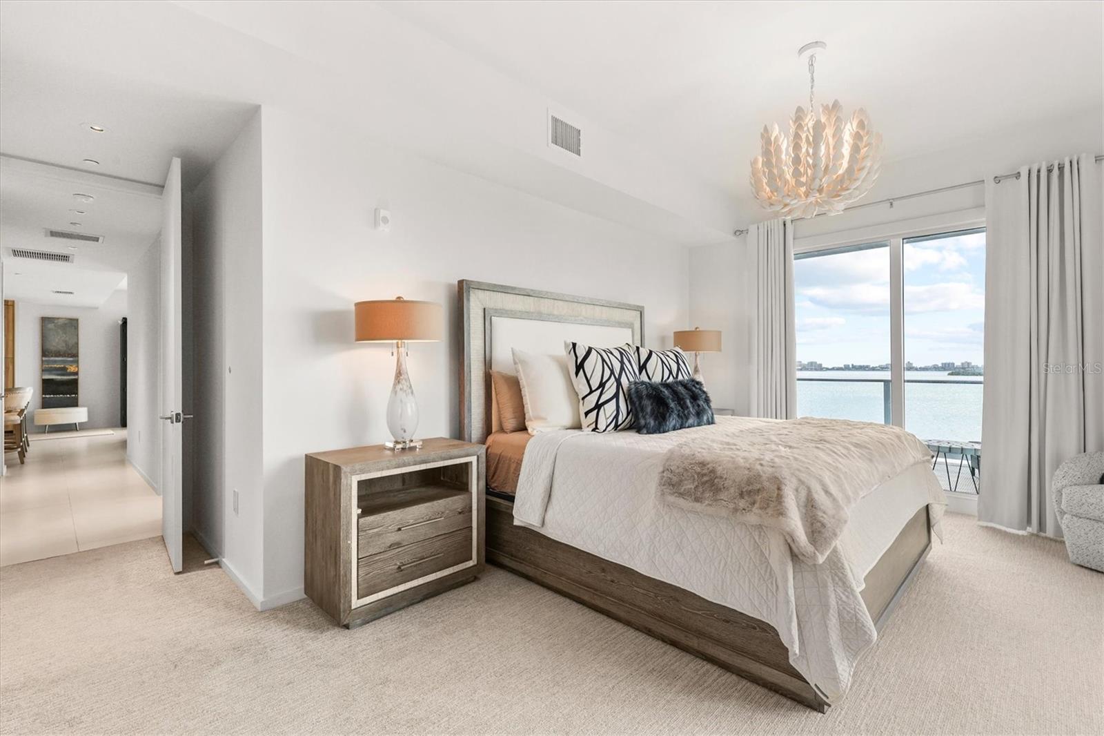 Listing photo id 19 for 1020 Sunset Point Road 303