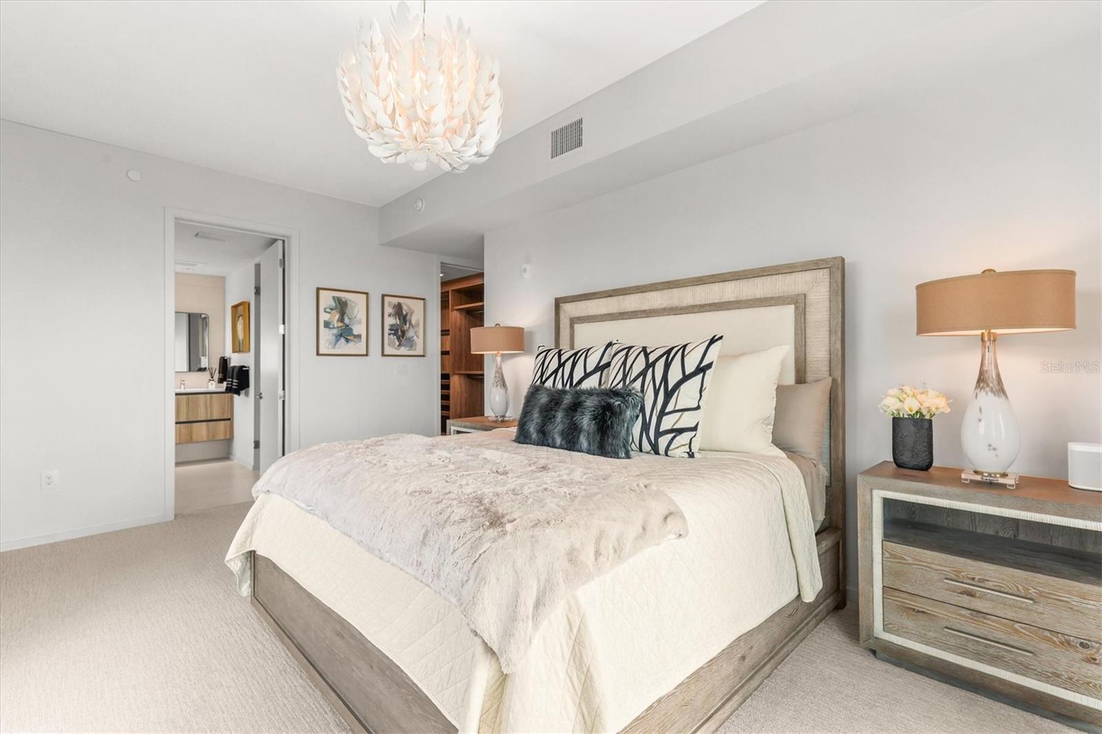 Listing photo id 20 for 1020 Sunset Point Road 303