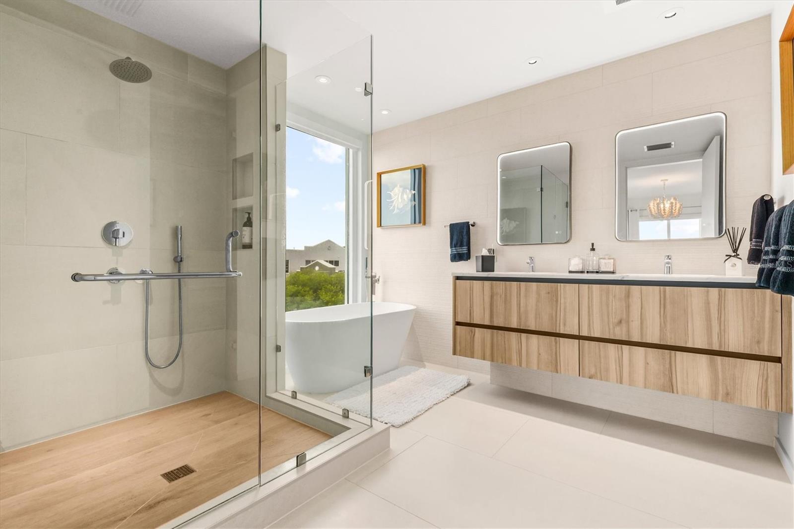 Listing photo id 21 for 1020 Sunset Point Road 303