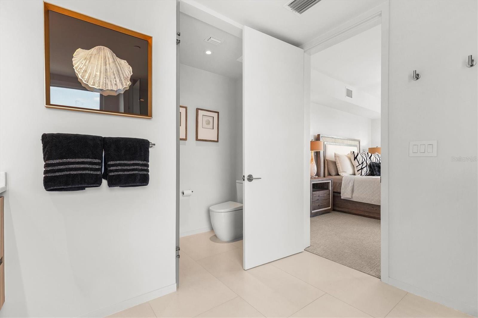 Listing photo id 22 for 1020 Sunset Point Road 303