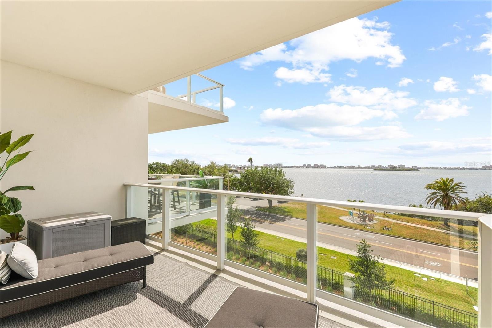 Listing photo id 24 for 1020 Sunset Point Road 303