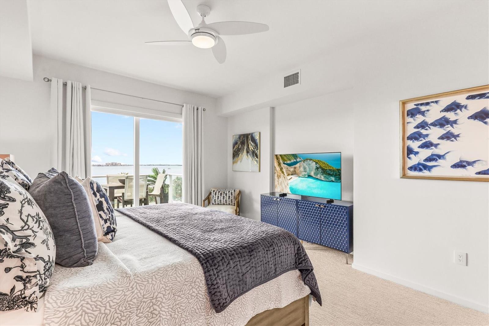 Listing photo id 26 for 1020 Sunset Point Road 303