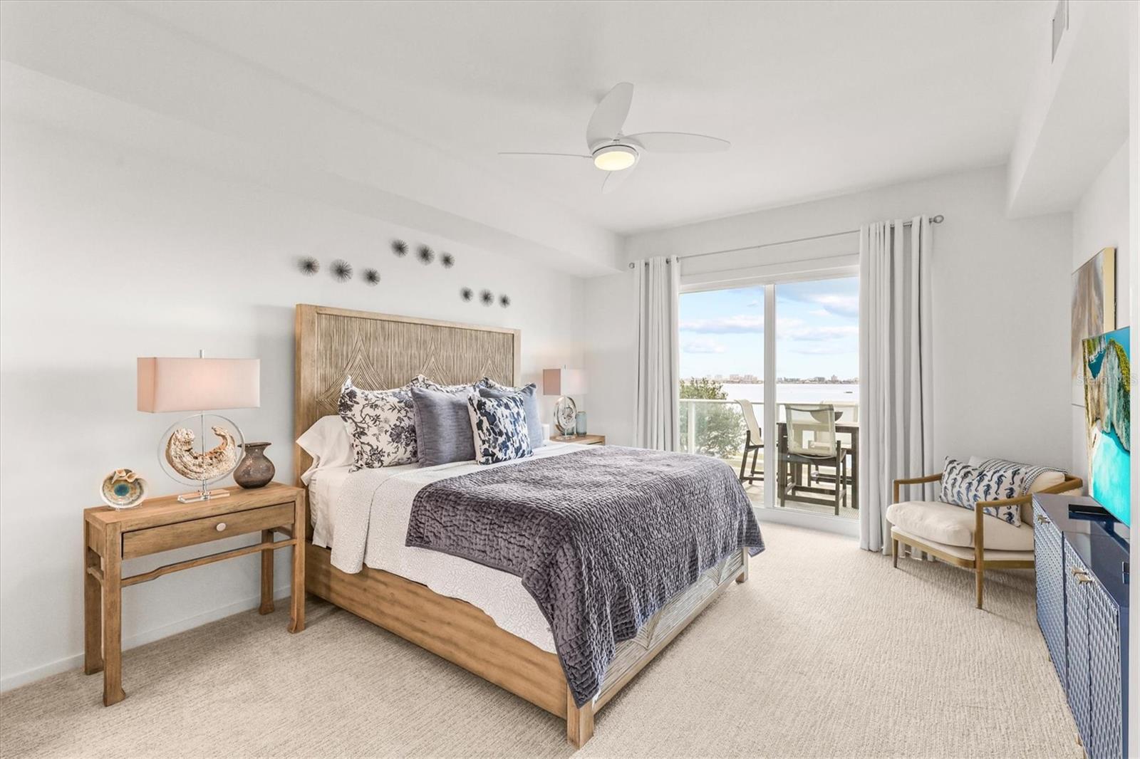 Listing photo id 27 for 1020 Sunset Point Road 303