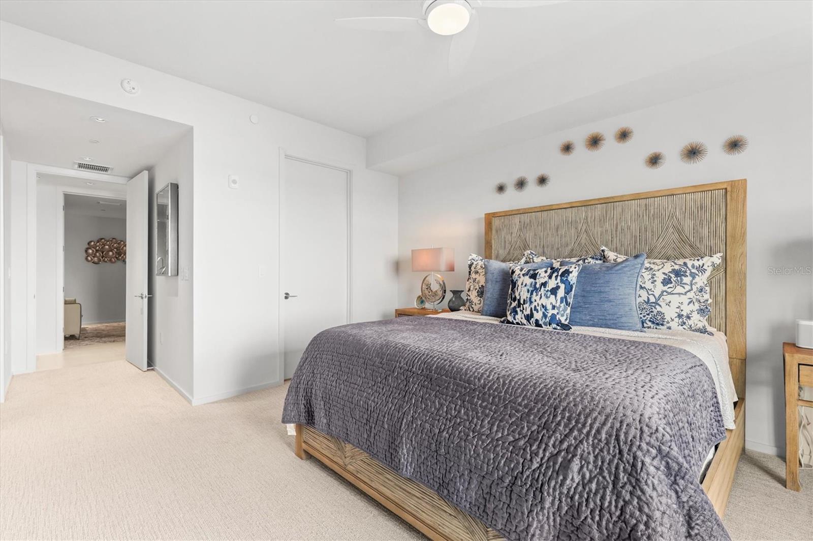 Listing photo id 28 for 1020 Sunset Point Road 303