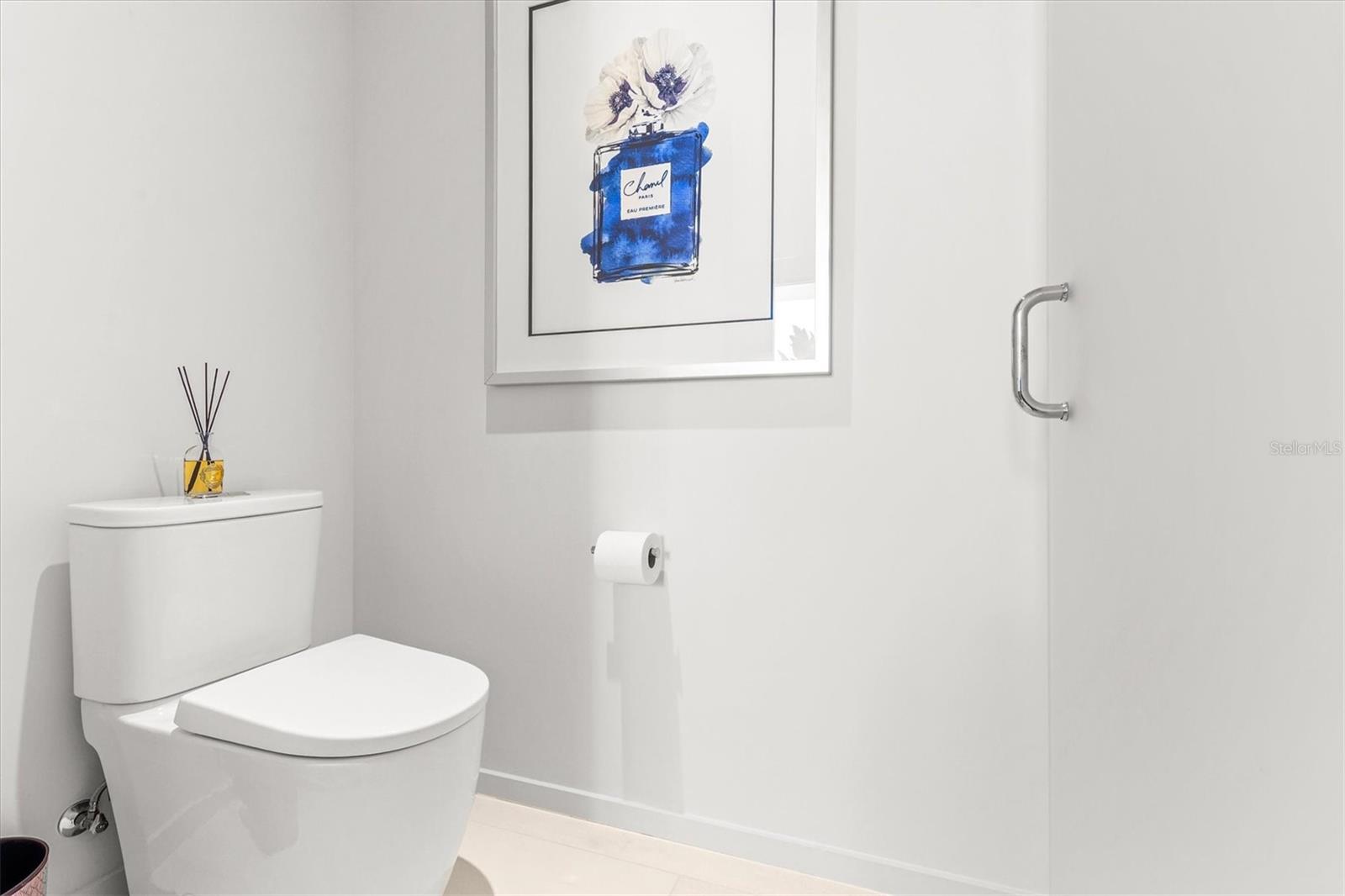 Listing photo id 31 for 1020 Sunset Point Road 303