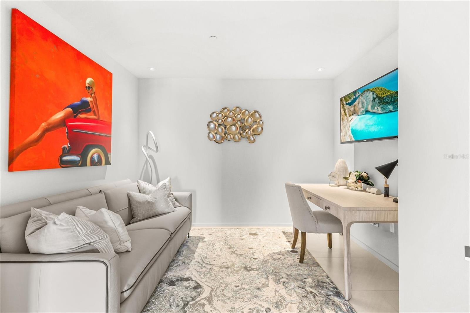 Listing photo id 32 for 1020 Sunset Point Road 303