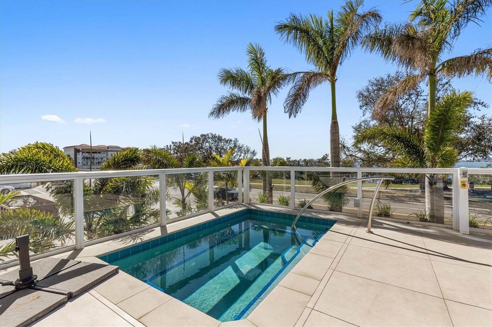 Listing photo id 40 for 1020 Sunset Point Road 303