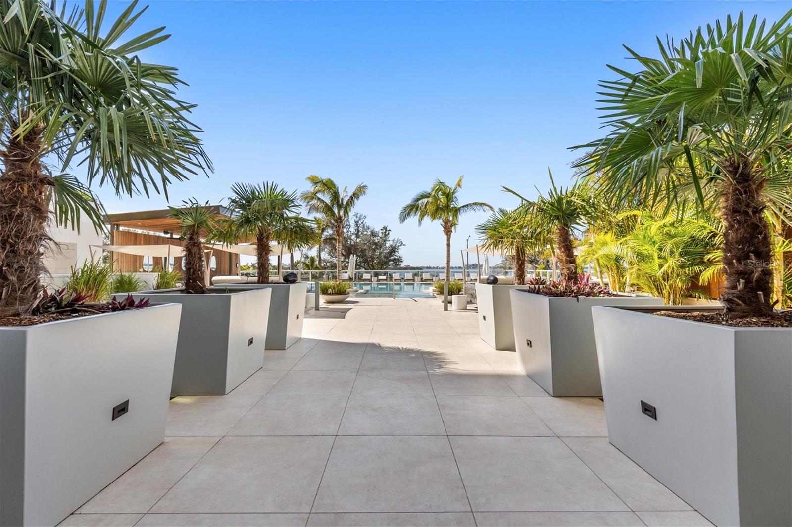 Listing photo id 41 for 1020 Sunset Point Road 303