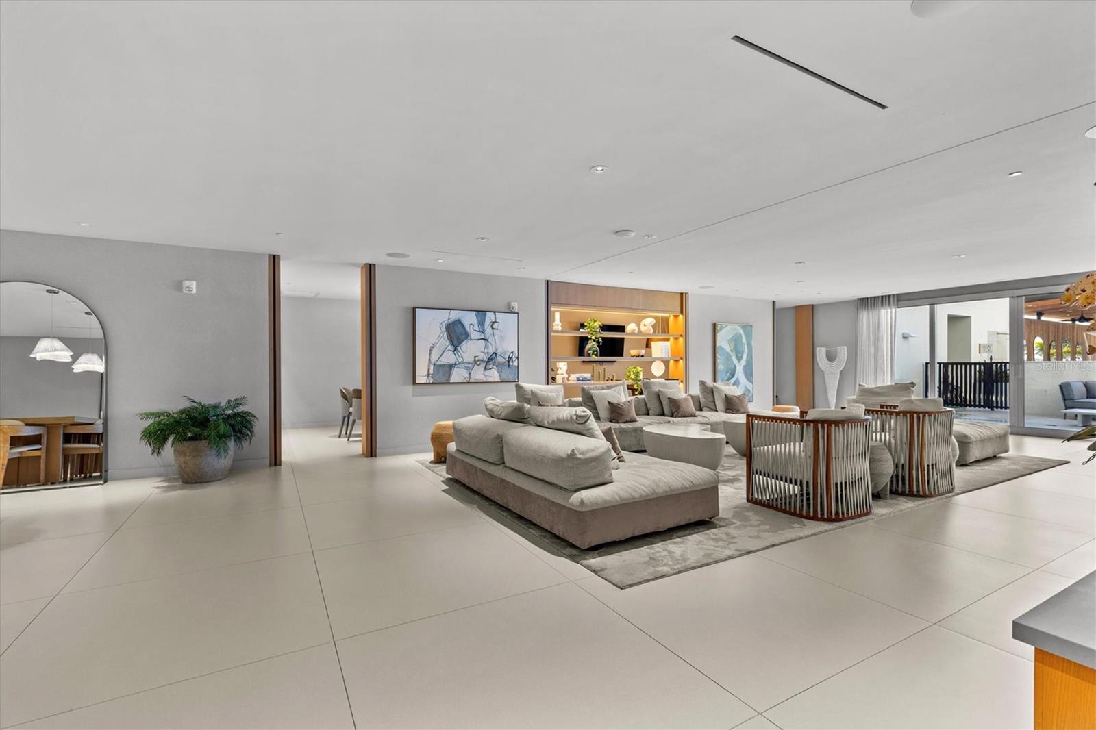 Listing photo id 60 for 1020 Sunset Point Road 303