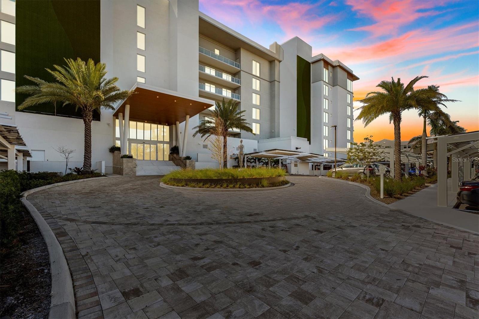 Listing photo id 64 for 1020 Sunset Point Road 303