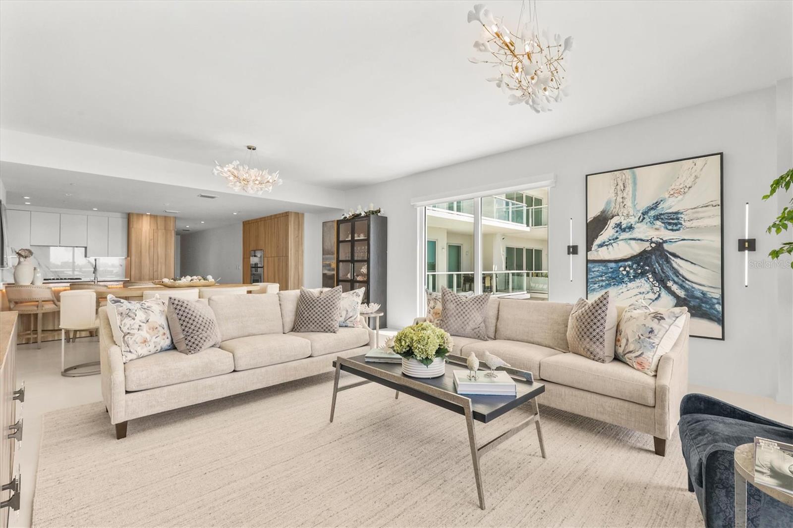 Listing photo id 5 for 1020 Sunset Point Road 303