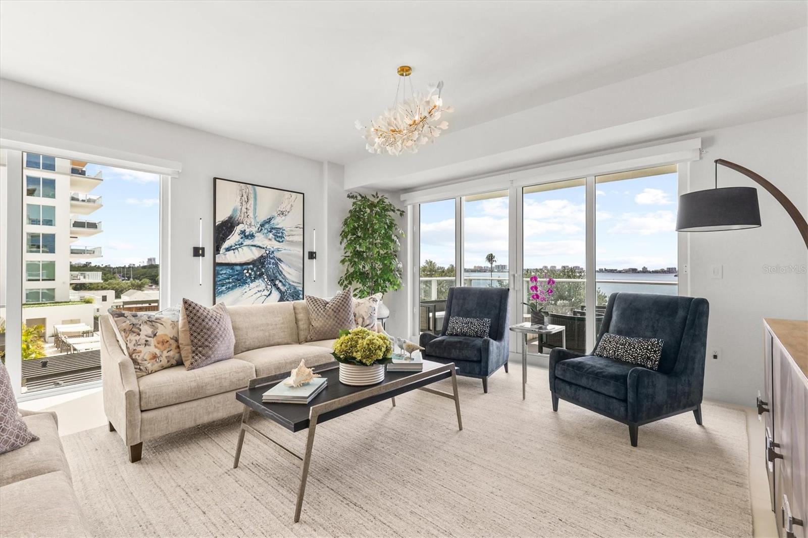 Listing photo id 6 for 1020 Sunset Point Road 303