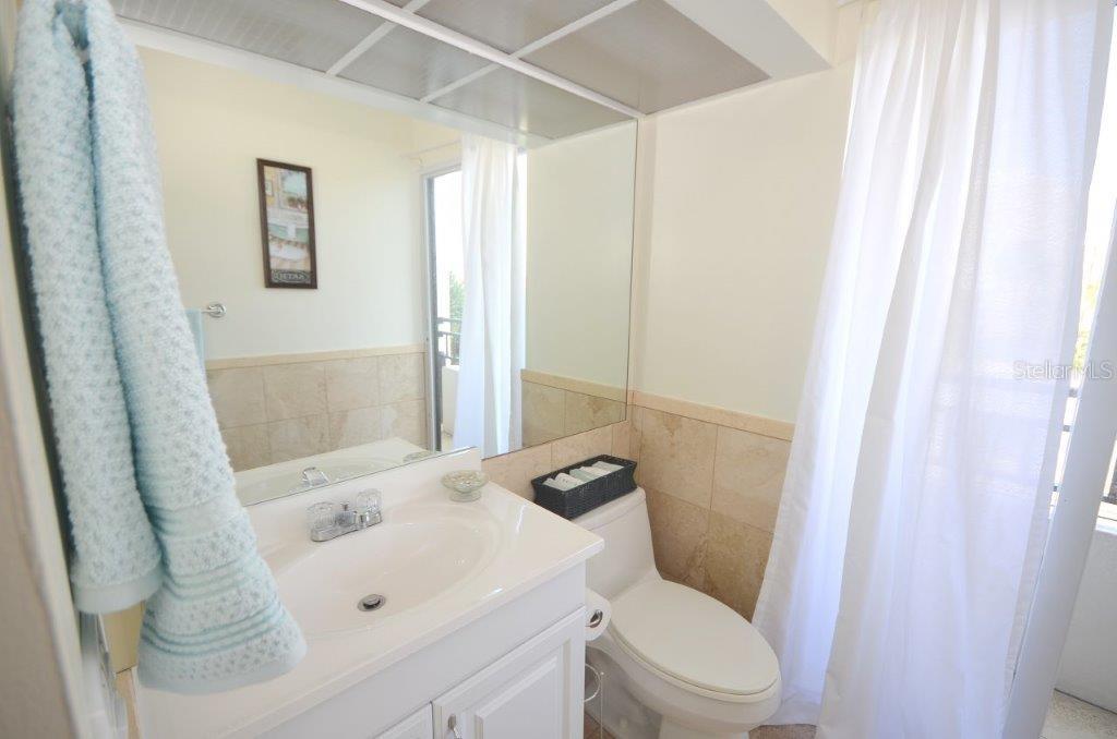 Image 10 of 39 For 800 Gulfview Boulevard 303