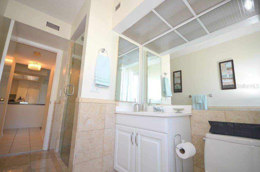 Image 11 of 39 For 800 Gulfview Boulevard 303