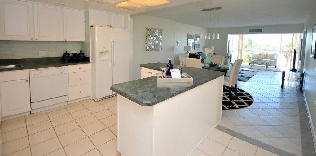 Image 17 of 39 For 800 Gulfview Boulevard 303