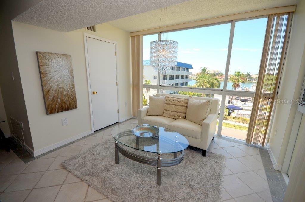 Image 7 of 39 For 800 Gulfview Boulevard 303