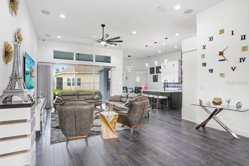 Listing photo id 8 for 16247 November Rain Court