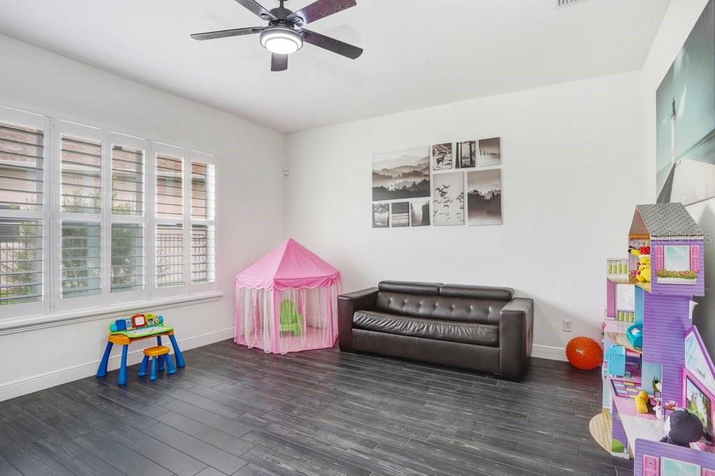 Listing photo id 23 for 16247 November Rain Court