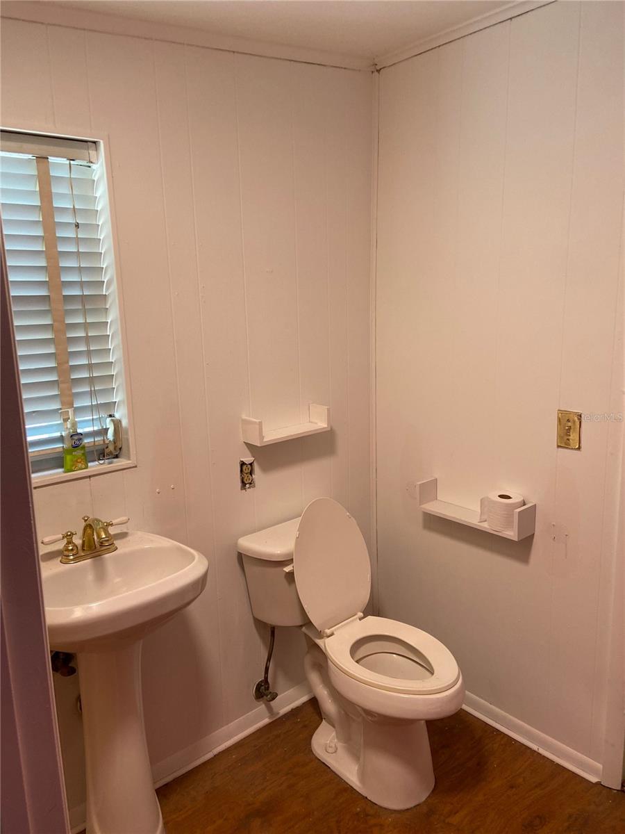 Image 10 of 15 For 108 Willow Avenue