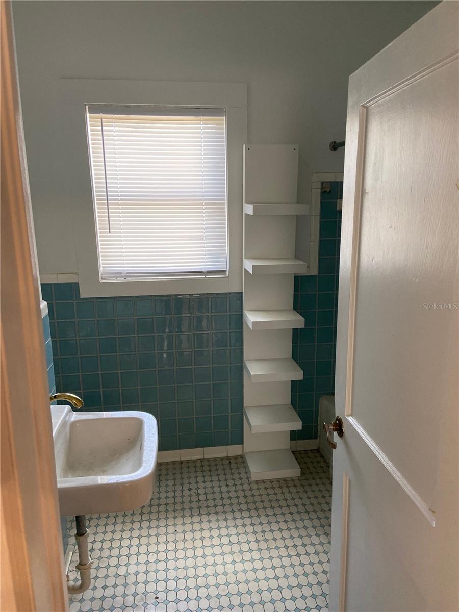 Image 11 of 15 For 108 Willow Avenue