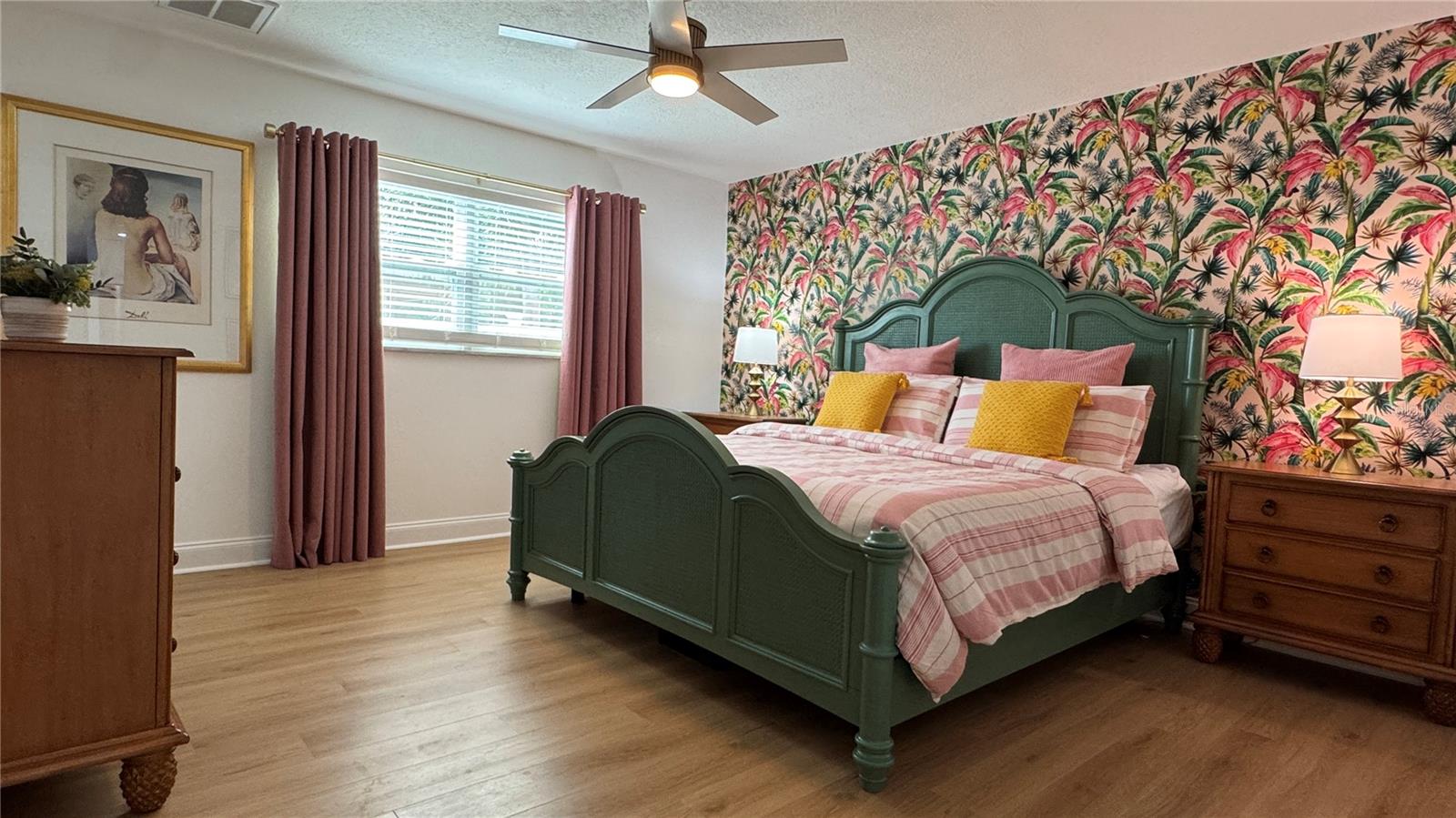 Image 13 of 55 For 4626 Bayshore Boulevard Ne