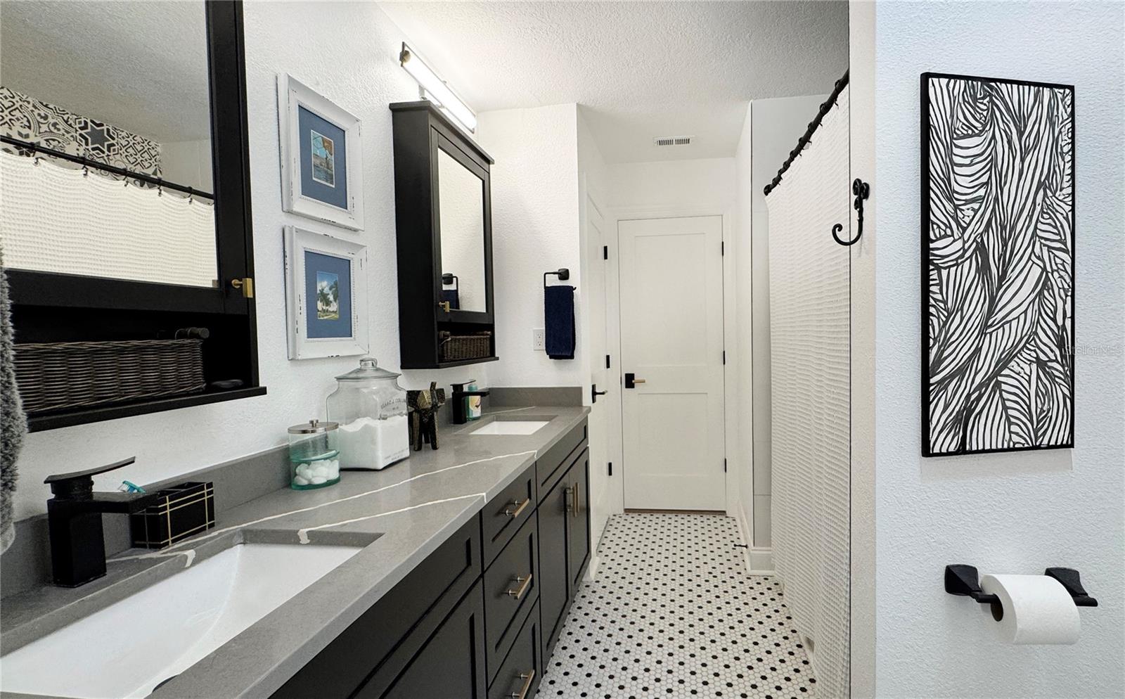 Image 22 of 55 For 4626 Bayshore Boulevard Ne