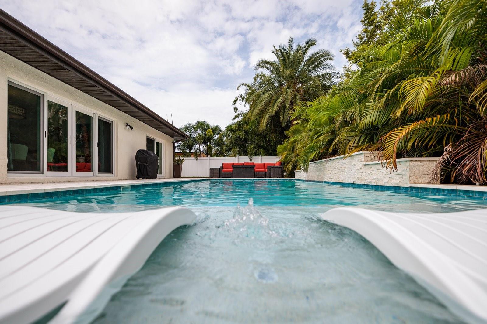 Image 3 of 55 For 4626 Bayshore Boulevard Ne