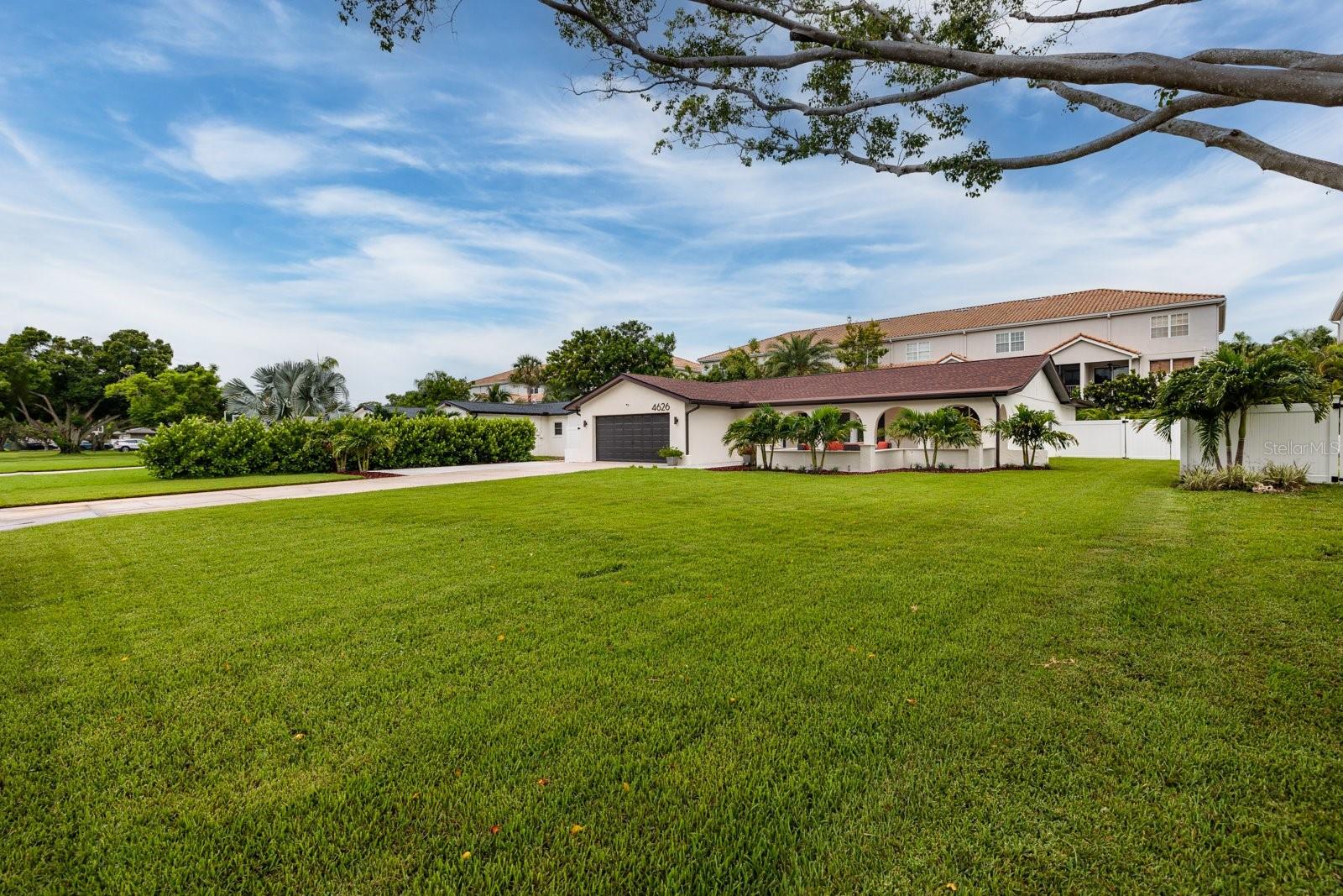 Image 44 of 55 For 4626 Bayshore Boulevard Ne