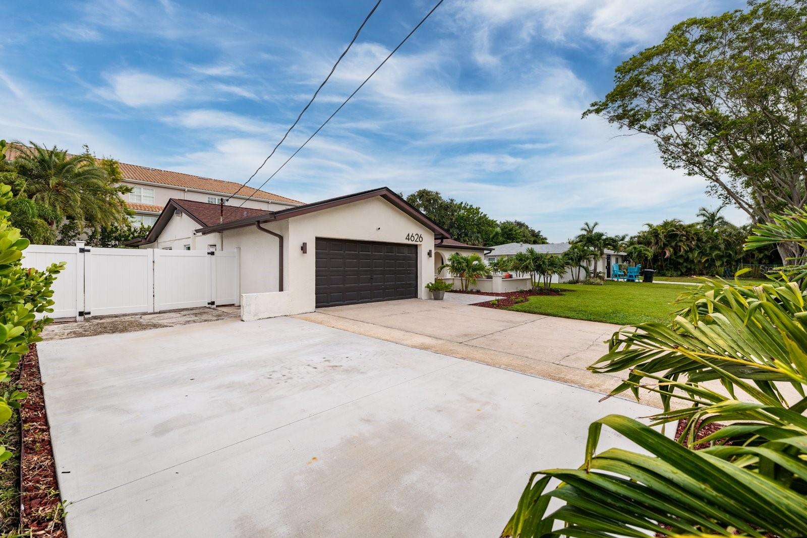 Image 50 of 55 For 4626 Bayshore Boulevard Ne