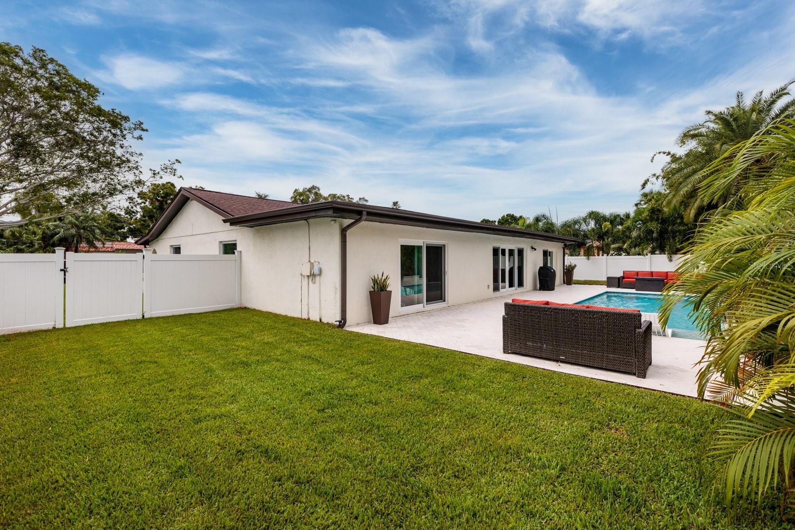 Image 54 of 55 For 4626 Bayshore Boulevard Ne