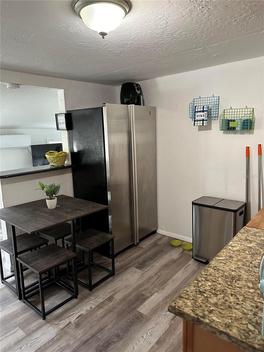 Listing photo id 8 for 6002 72nd Avenue N