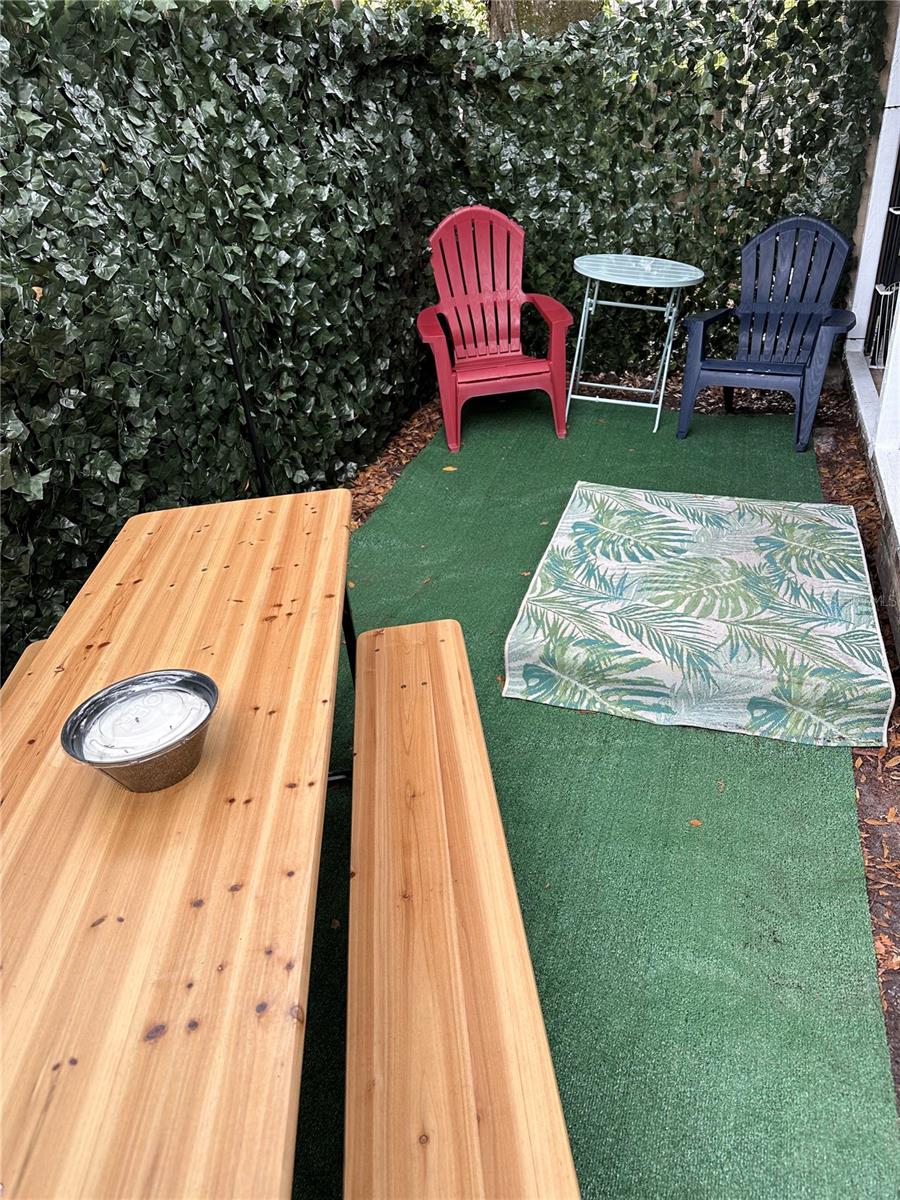 Listing photo id 11 for 6002 72nd Avenue N