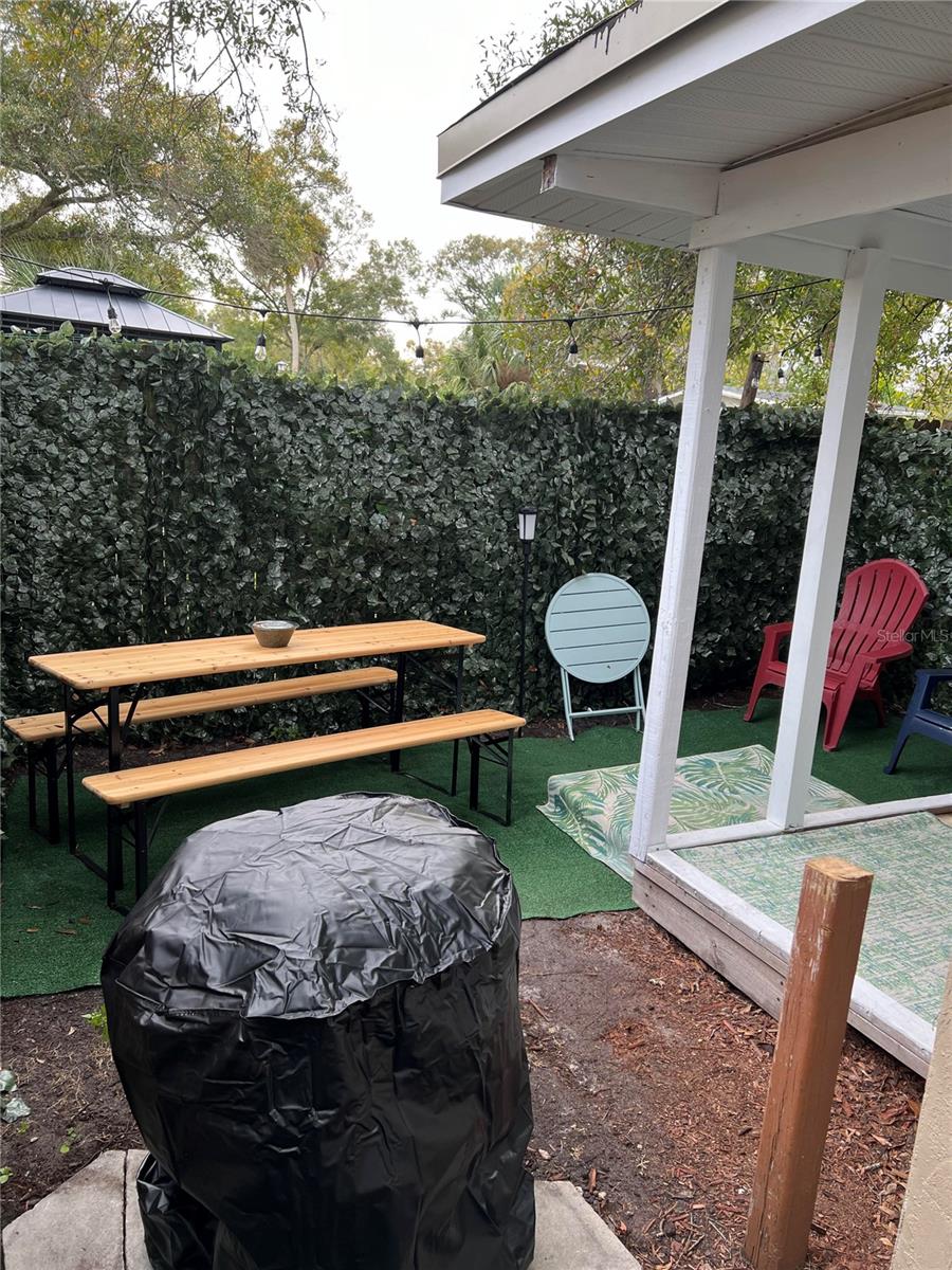 Listing photo id 12 for 6002 72nd Avenue N