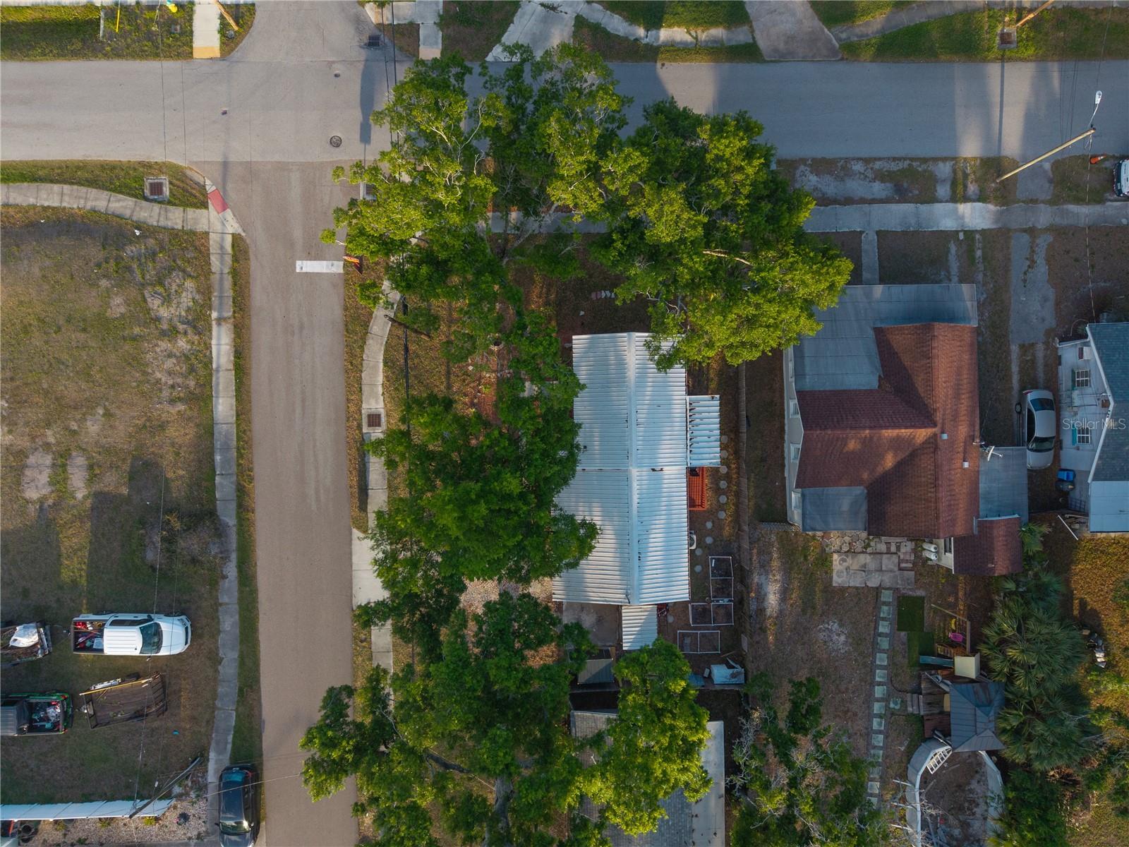 Listing photo id 15 for 6002 72nd Avenue N