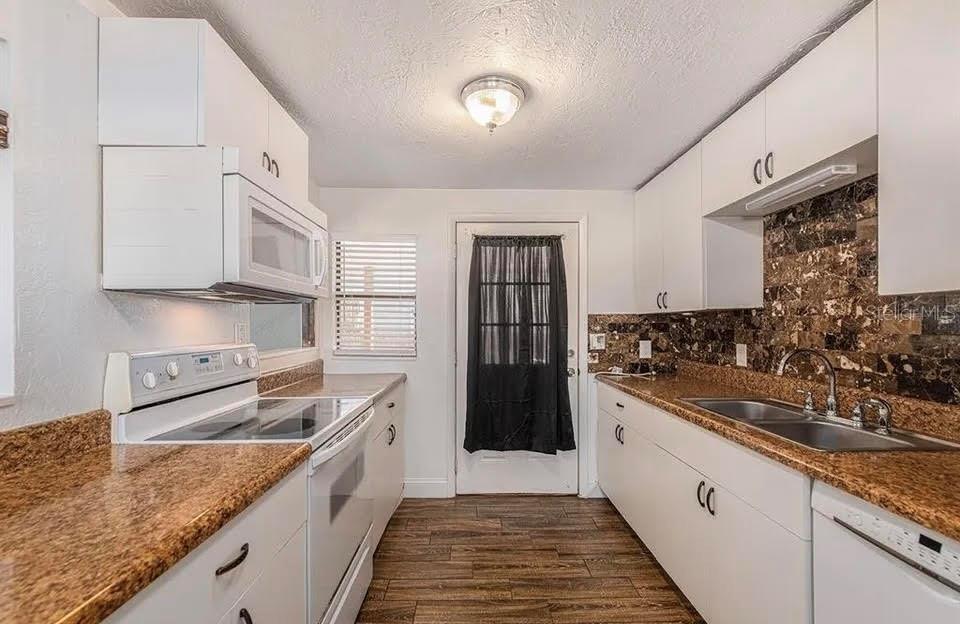 Listing photo id 2 for 6002 72nd Avenue N