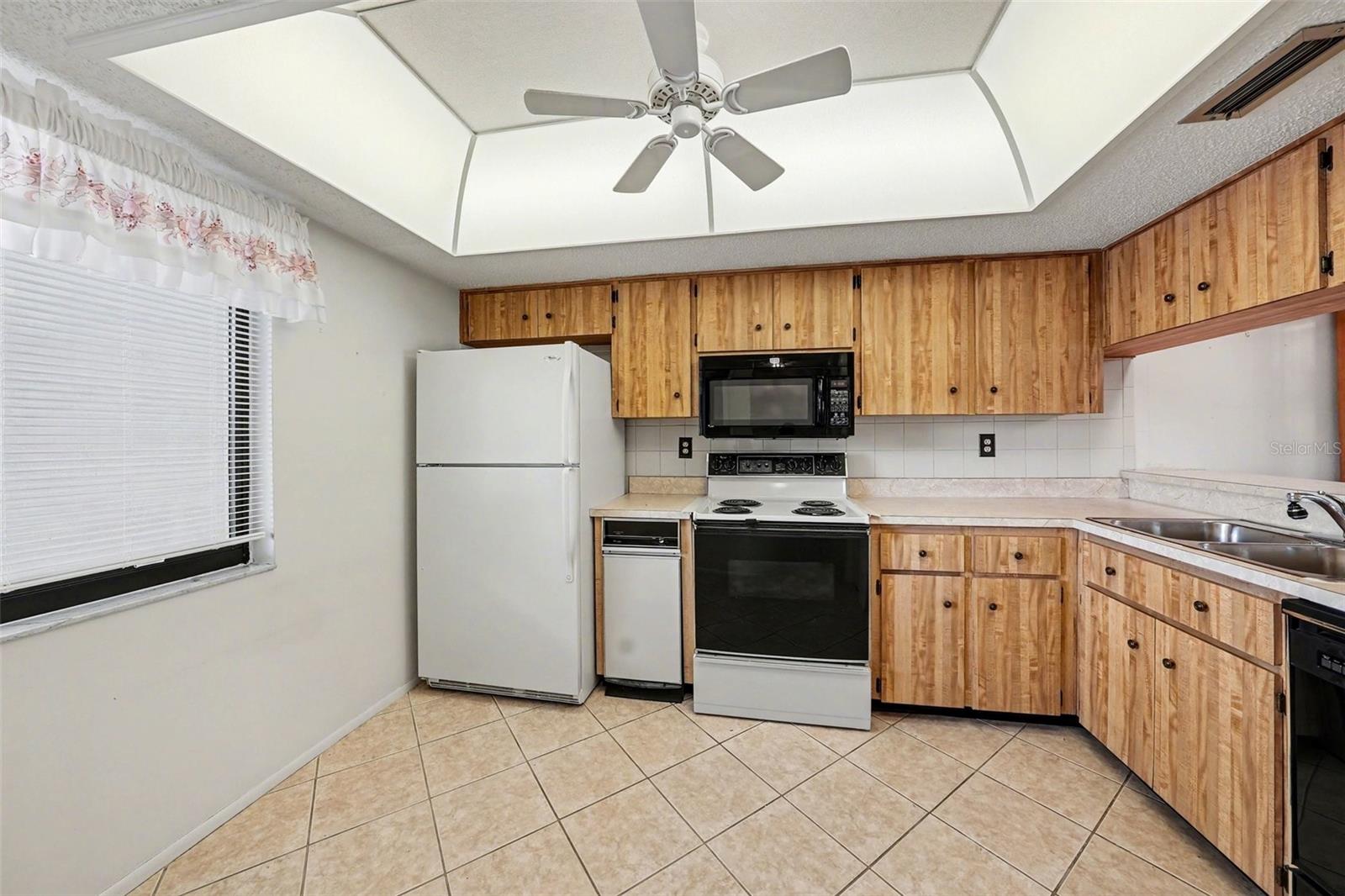 Image 10 of 31 For 172 Lakeview Way 172