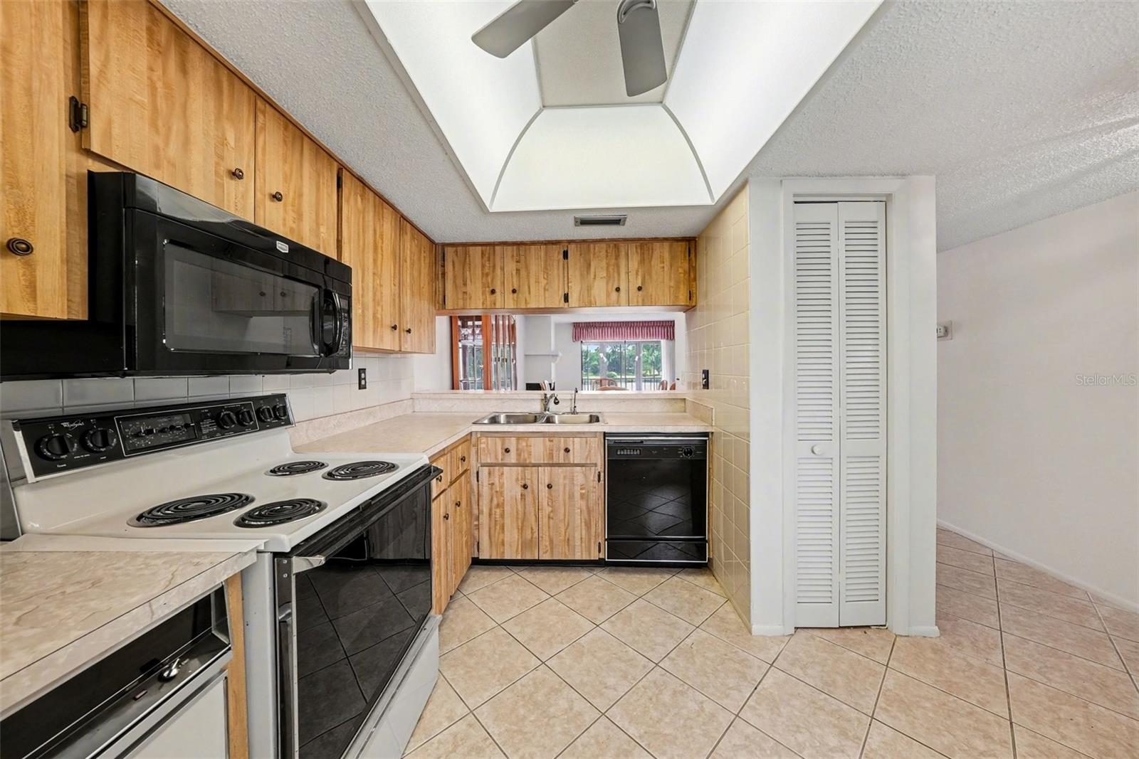 Image 11 of 31 For 172 Lakeview Way 172