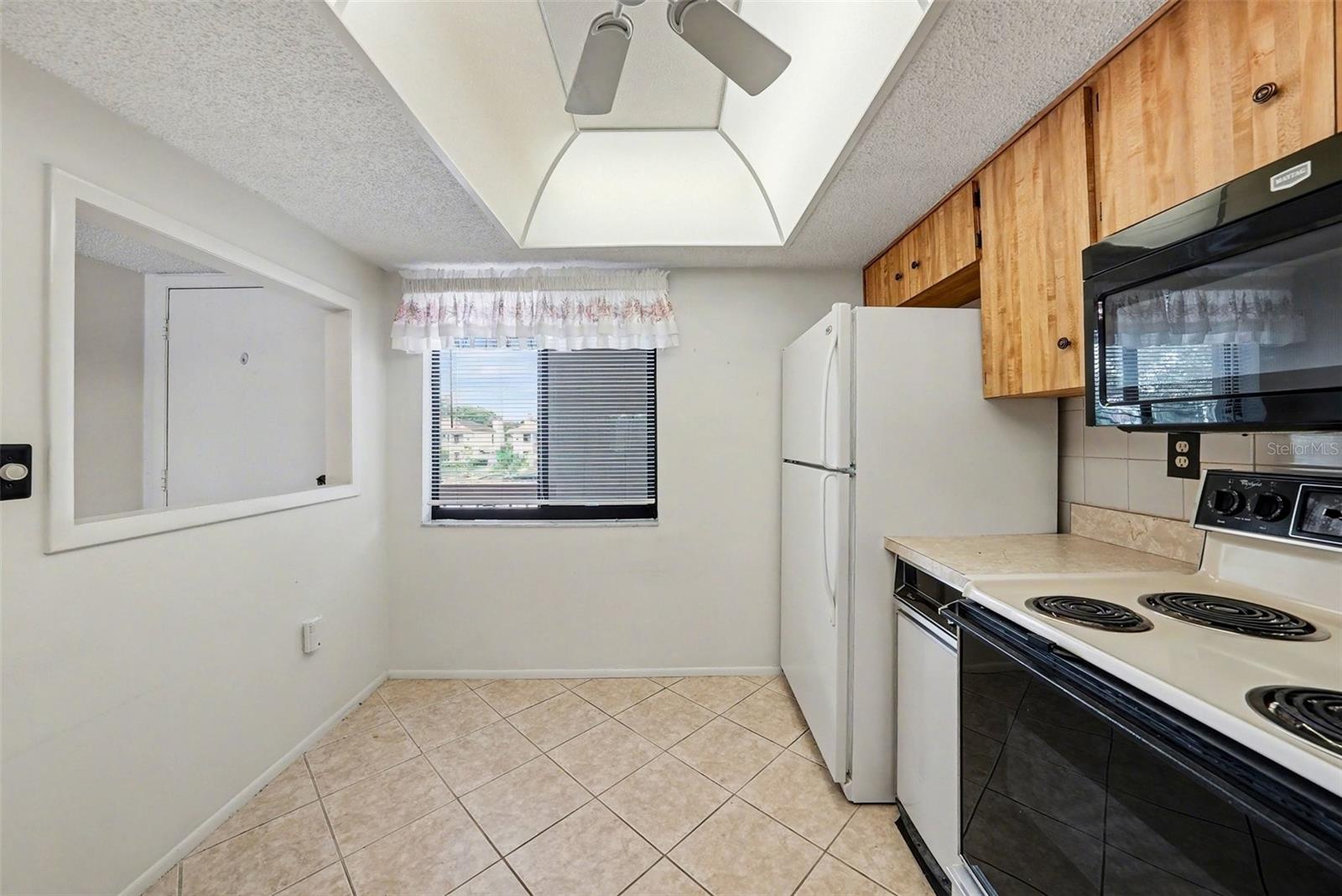 Image 12 of 31 For 172 Lakeview Way 172