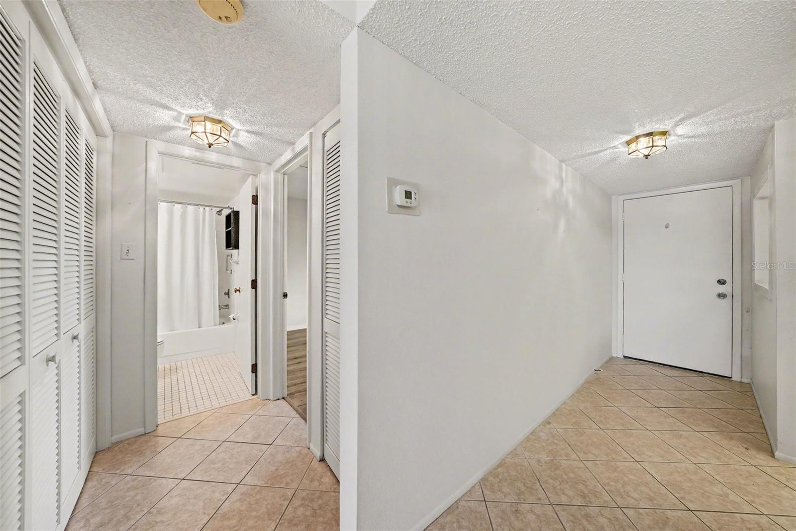 Image 13 of 31 For 172 Lakeview Way 172