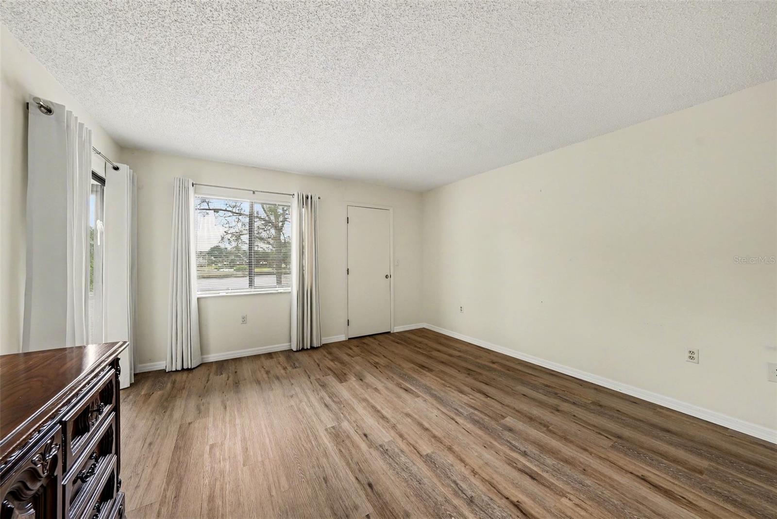 Image 14 of 31 For 172 Lakeview Way 172